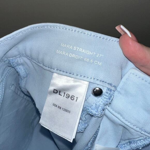 DL1961 High Rise Mara Straight Jeans Light Blue Wash Size 26 No Holes No Rips - Picture 4 of 8
